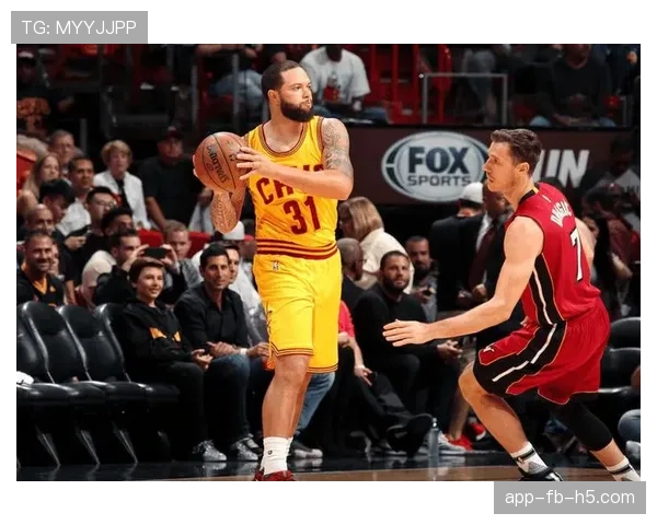 德隆·威廉姆斯挡拆助攻提升队友效率显著拉开后场差距