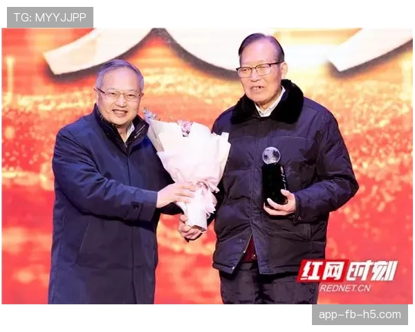 菲利克斯：从新星到争议人物的荣誉与责任解析